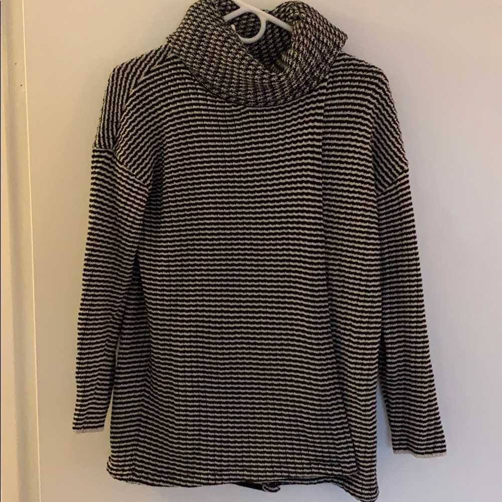 CAbi Fergie split sweater